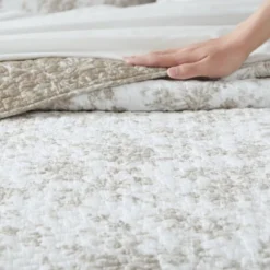 Laura Ashley Walled Garden 100% Cotton Quilt Bedding Set Brown -Baxton Studio Store GUEST 6c6e1c01 33bd 4bb5 8ff6 77426fbde5a8